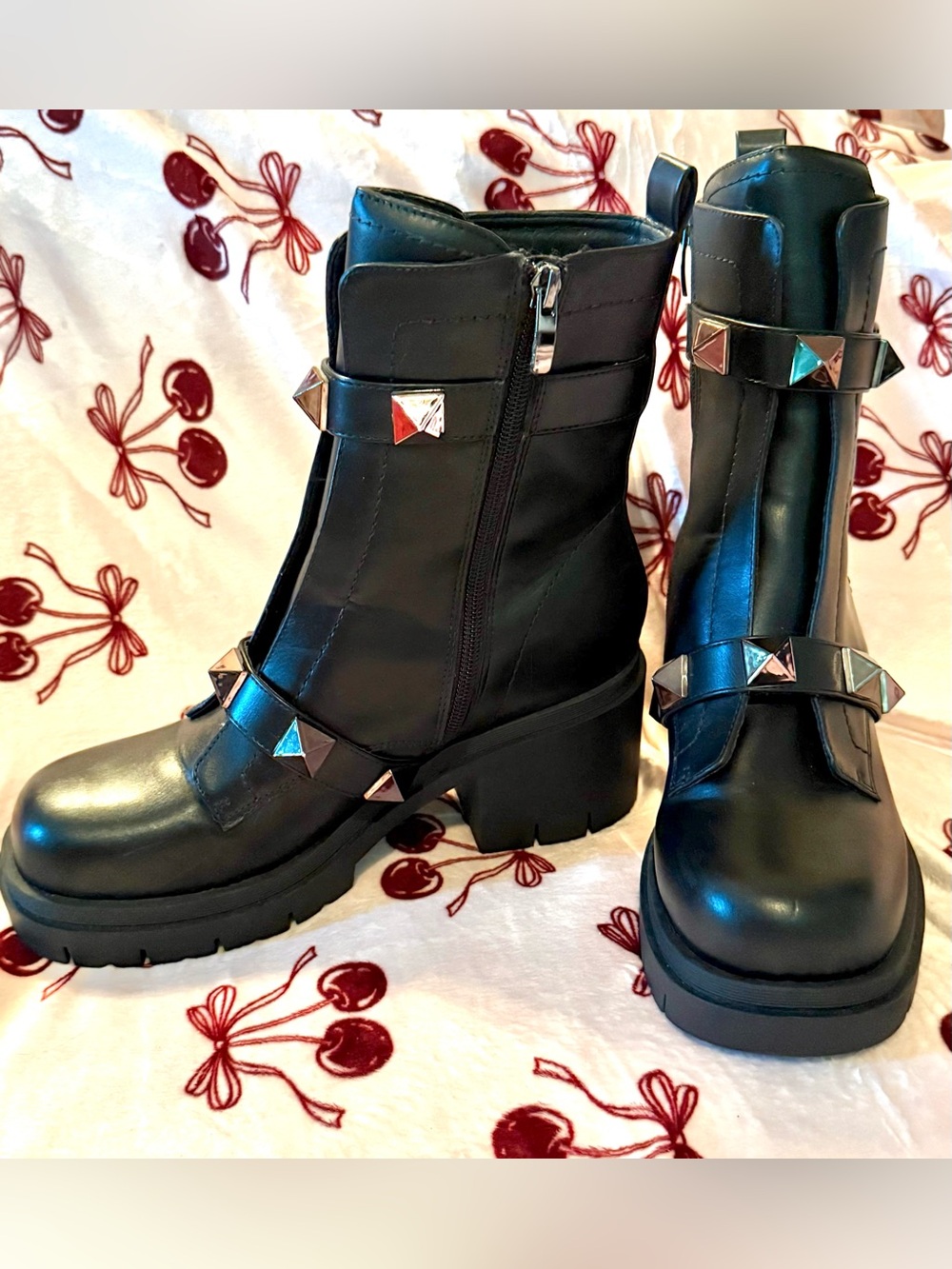 Nine West leather studded motorcycle boots in black. Size 8.5
